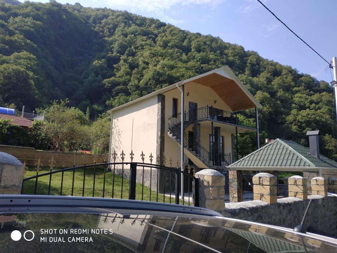 Qax Ilisu Villa Екстериор снимка